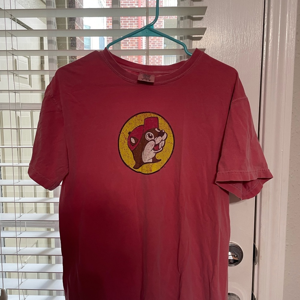 Buc-ee's Pink Comfort Color Tshirt with Yellow Logo